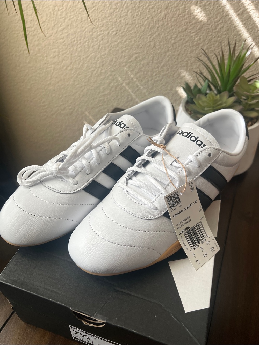 NWT Adidas Grand Court LO
Size 7.5